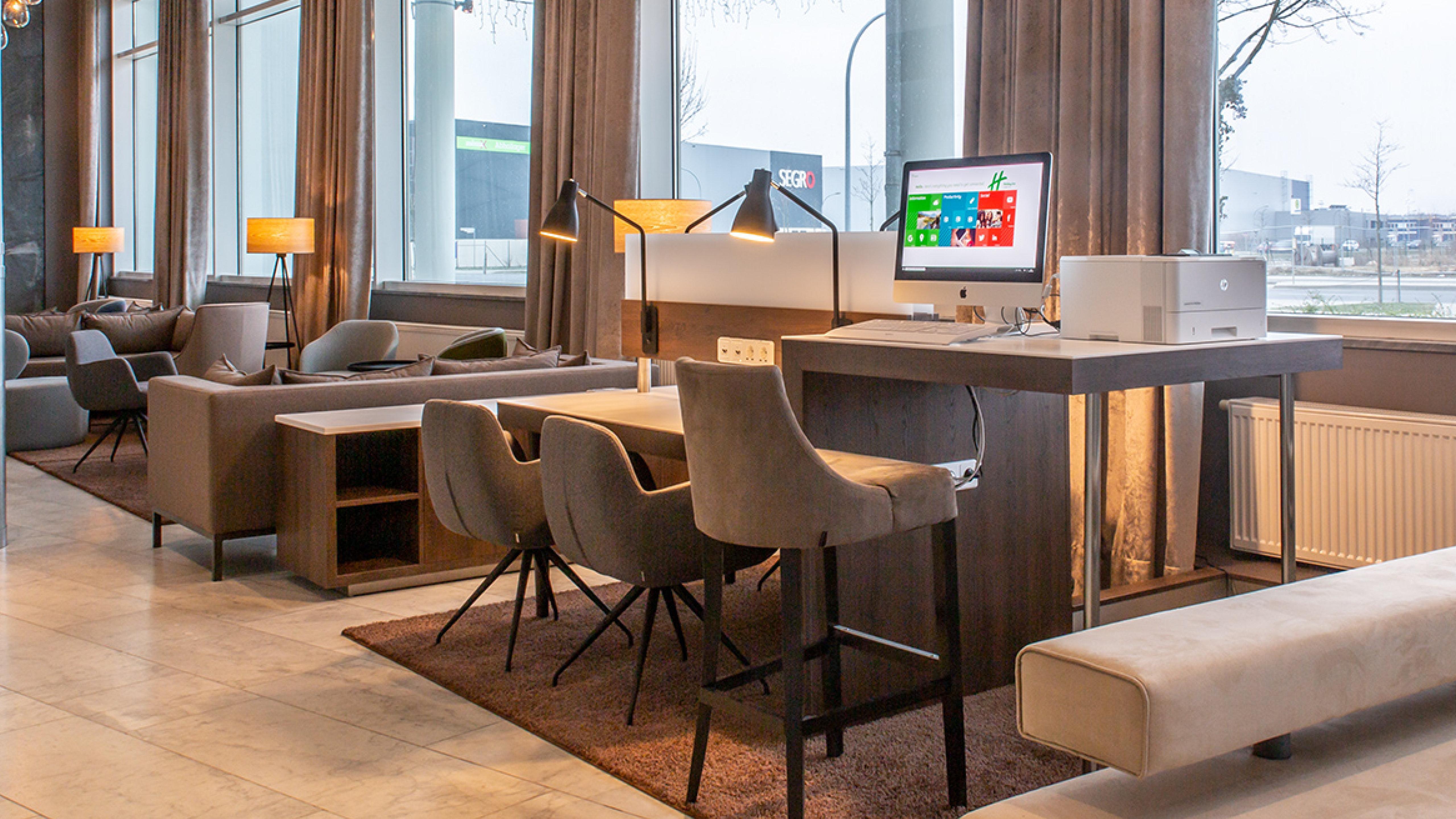 Hotel Berlin Airport - Conference Centre By Ihg 4*