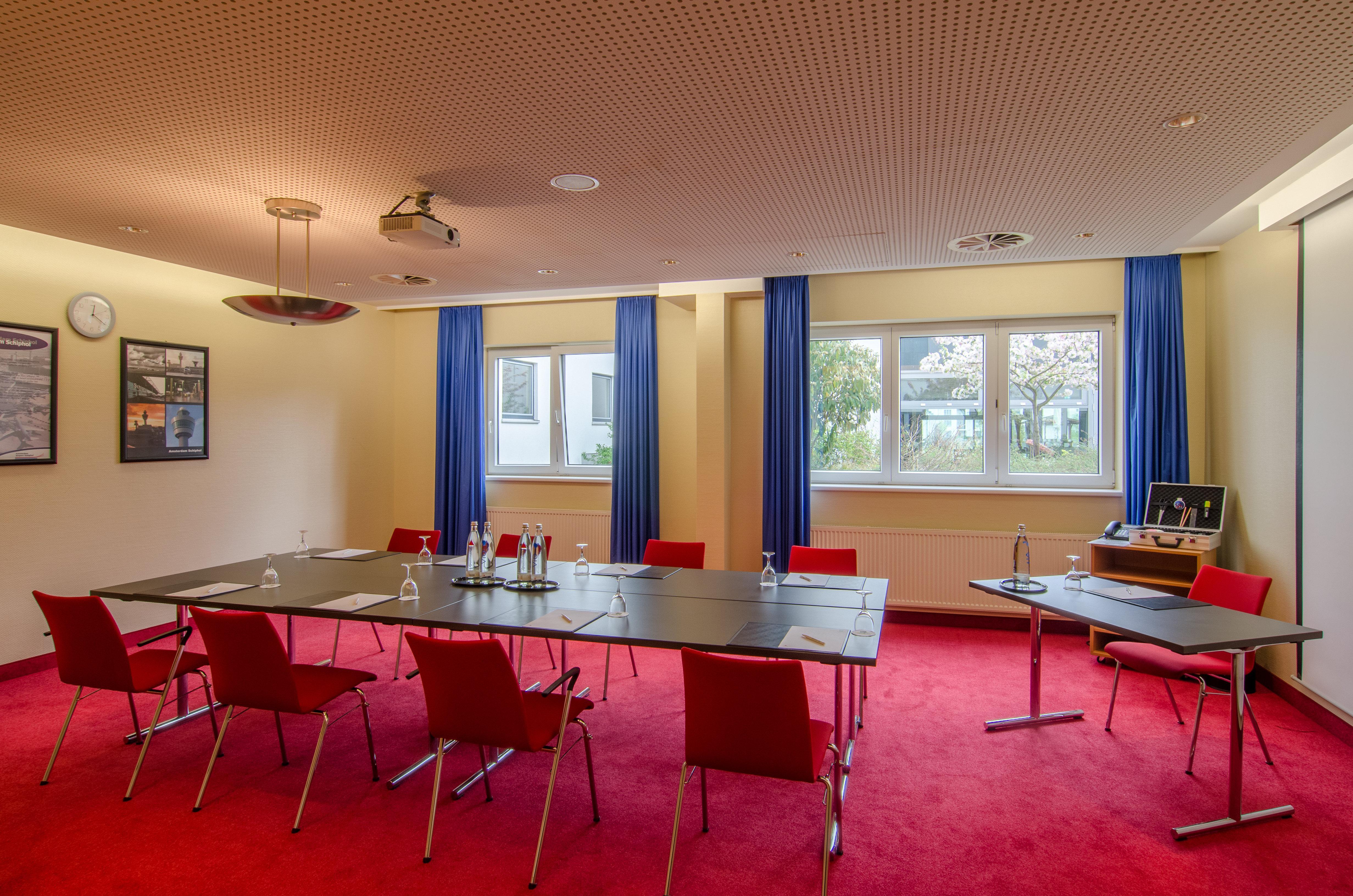 Berlin Airport - Conference Centre By Ihg Schönefeld