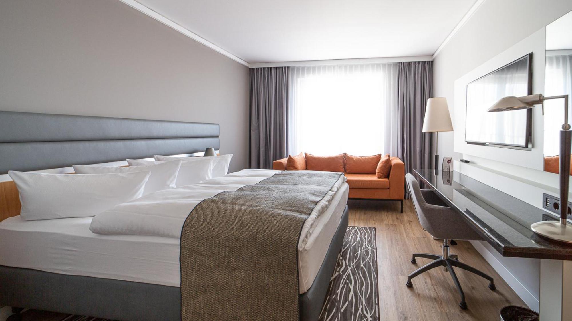 Hotel Berlin Airport - Conference Centre By Ihg 4*