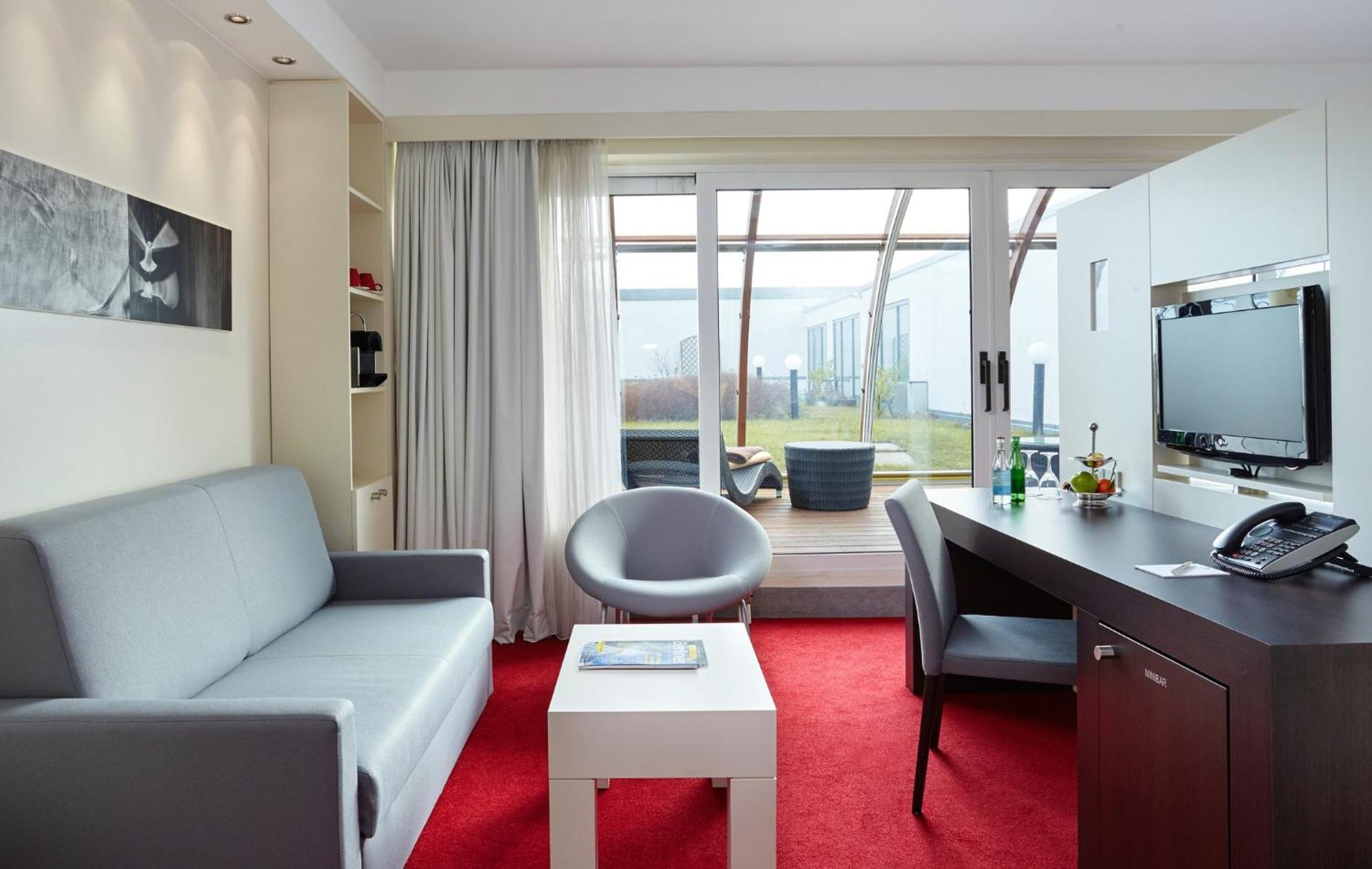 Berlin Airport - Conference Centre By Ihg Hotel 4*